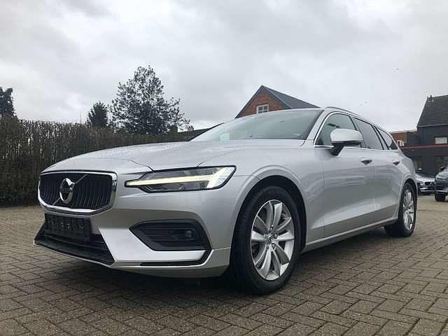 Volvo V60 D4 190PK Momentum Automaat 'Navigatie/Camera'