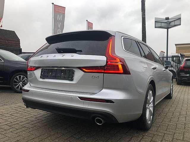 Volvo V60 D4 190PK Momentum Automaat 'Navigatie/Camera'