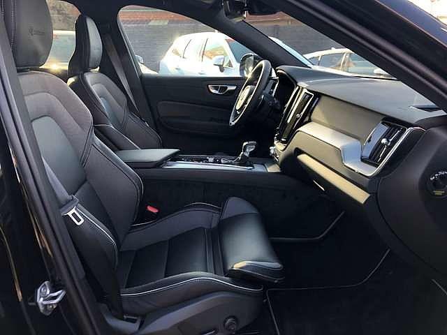 Volvo XC60 T4 R-Design 'Navi/Pano Dak/Alu 21'/Camera/Keyless'