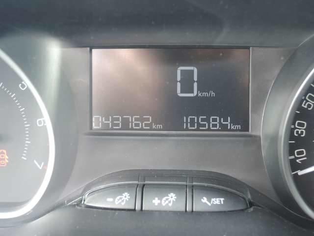 Peugeot 208 1.2i PureTech Style GPS, PARKEERSENSOREN