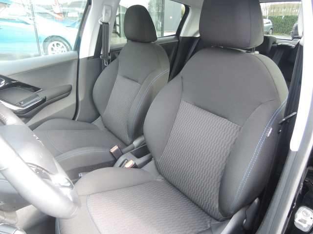 Peugeot 208 1.2i PureTech Style GPS, PARKEERSENSOREN