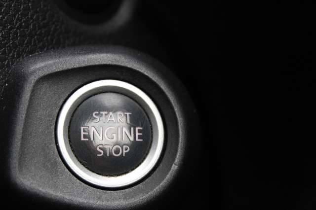 Volkswagen Golf VI 2.0TDi Highline DSG Keyless Xenon Navi Camera
