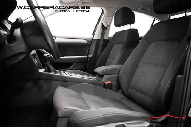 Volkswagen Passat 1.6 CRTDi Highline|NAVIKEYLESSREGUPDCCLIMA|