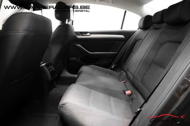 Volkswagen Passat 1.6 CRTDi Highline|NAVIKEYLESSREGUPDCCLIMA|
