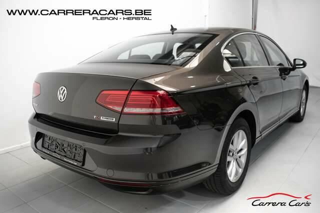 Volkswagen Passat 1.6 CRTDi Highline|NAVIKEYLESSREGUPDCCLIMA|