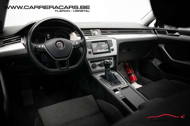Volkswagen Passat 1.6 CRTDi Highline|NAVIKEYLESSREGUPDCCLIMA|