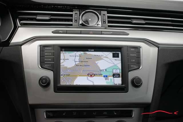 Volkswagen Passat 1.6 CRTDi Highline|NAVIKEYLESSREGUPDCCLIMA|
