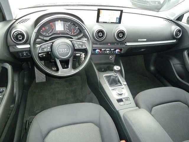 Audi A3 1.6 TDi SEDAN