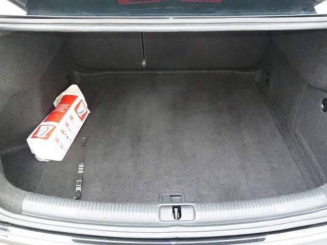 Audi A3 1.6 TDi SEDAN