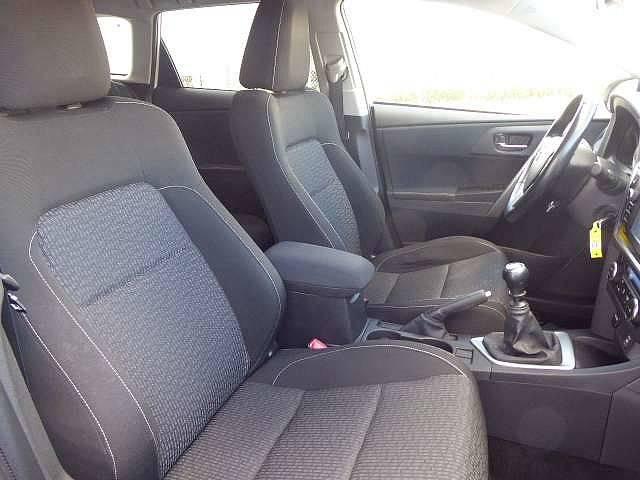 Toyota Auris 1.6i Dynamic