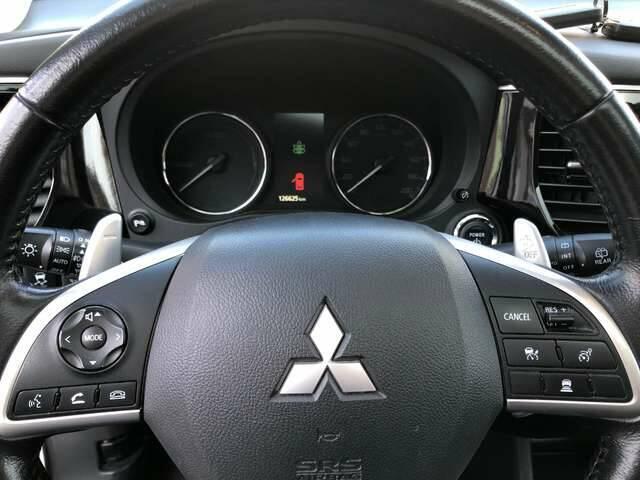 Mitsubishi Outlander 2.0i 4WD PHEV Safety Pack GARANTIE 1AN