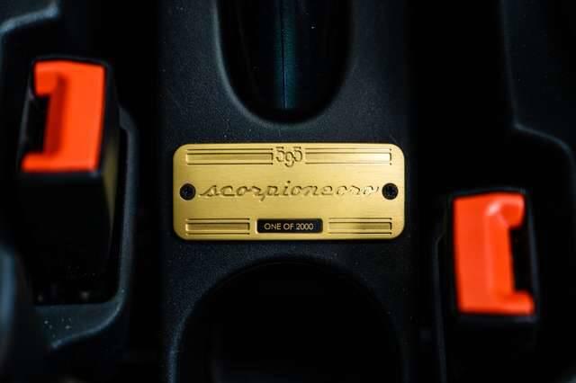Abarth 595 ScorpioneOro / 1 of 2000 / 2.400 km