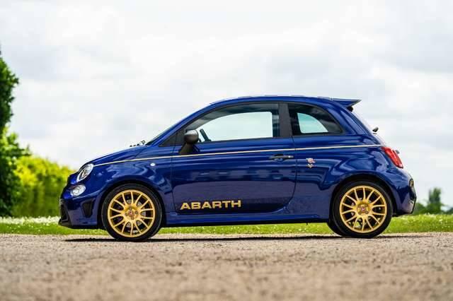 Abarth 595 ScorpioneOro / 1 of 2000 / 2.400 km