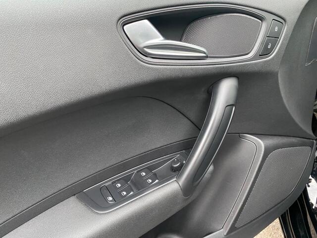 Audi A1 Sportback 1.2 TFSI Ambition Pro Line Business,5DRS,Elec.Ramen,Navi,Rotor Velgen.