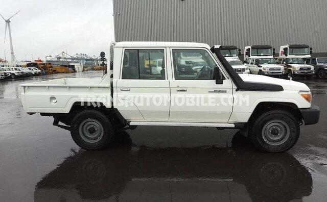 Toyota Land CRUISER hzj 79 double cabin - export out eu tropical versi