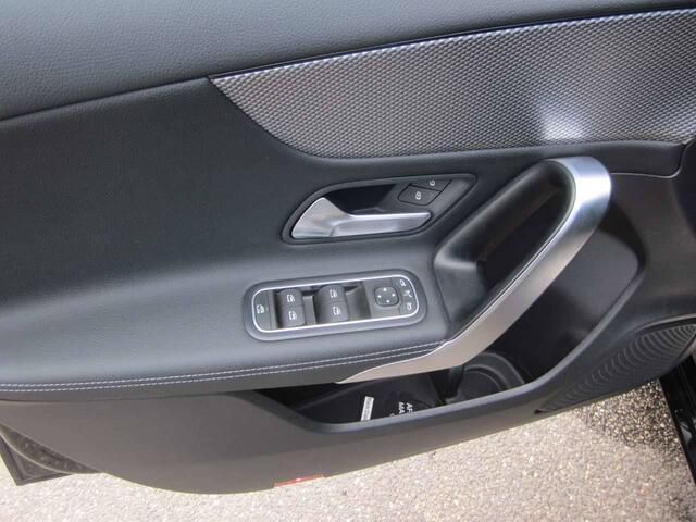 Mercedes-Benz CLA-Klasse d PROGRESIVE - AUTOMAAT -LEDER-NAVIGATIE-