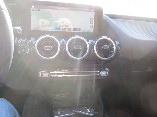 Mercedes-Benz CLA-Klasse PROGRESSIVE-AUTOMAAT-FULL OPTION