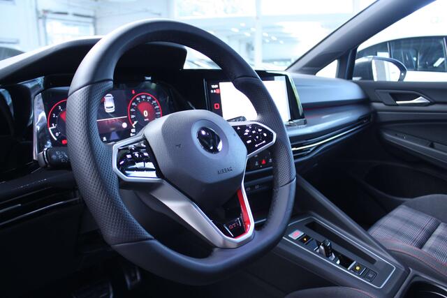Volkswagen Golf 2.0 TSI 245PK + PANO DAK/ACC - - 0 KM