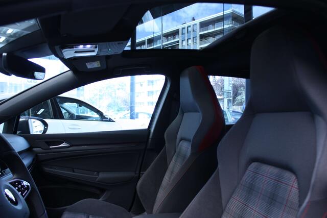 Volkswagen Golf 2.0 TSI 245PK + PANO DAK/ACC - - 0 KM