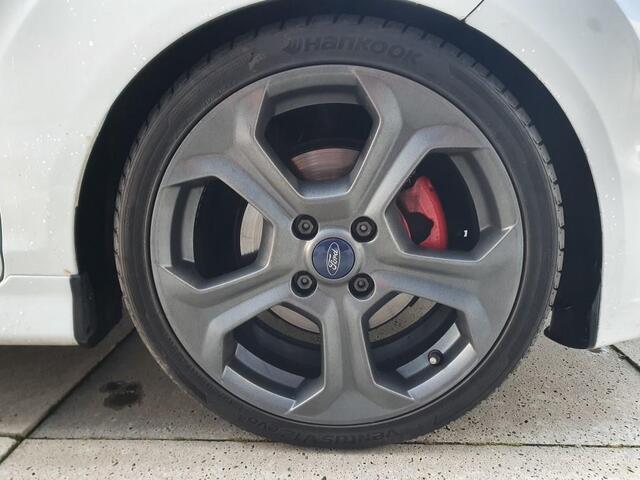 Ford Fiesta 1.6 ST2/FROZEN WHITE/182 PK/DEALER ONDERHOUDEN/RECARO/NEW APK