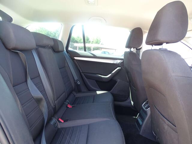 Skoda Octavia 1.6 CR TDi | Manueel | A/C | Navi | Btw aftrekbaar