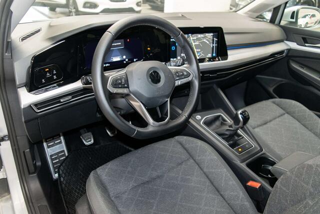 Volkswagen Golf 2.0 SCR TDi Active - NAVI / BLIS / PDC / ACC