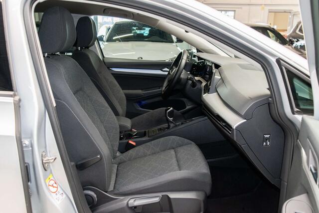 Volkswagen Golf 2.0 SCR TDi Active - NAVI / BLIS / PDC / ACC