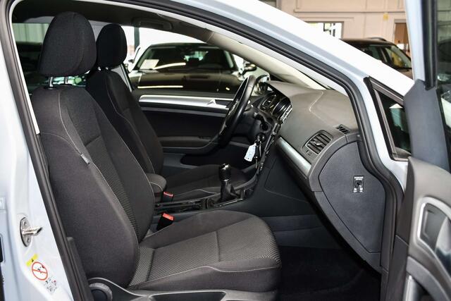 Volkswagen Golf 1.0 TSI Join - NAVI / BLUETOOTH / CRUISE CONTROL