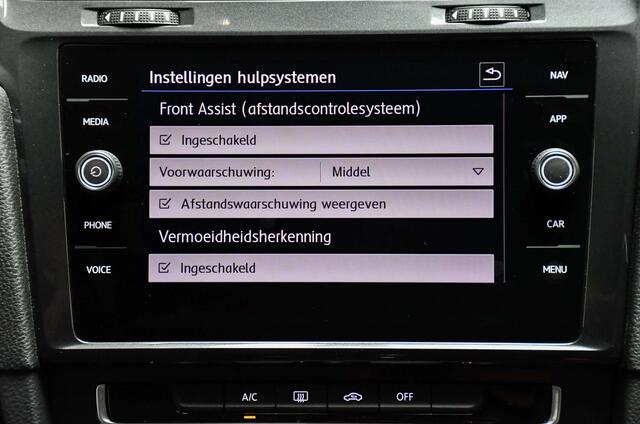 Volkswagen Golf 1.0 TSI Join - NAVI / BLUETOOTH / CRUISE CONTROL