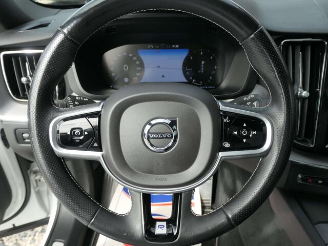 Volvo XC60 2.0 D4 AWD R-Design 4X4 Geartronic /FULL/GAR.1AN