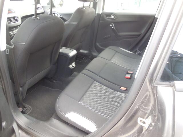 Peugeot 2008 1.2 Benz grijs bj. 09/2015 115002 km