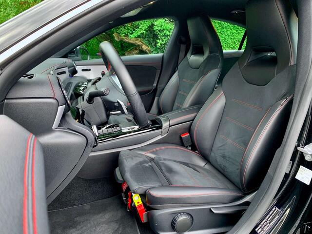 Mercedes-Benz CLA-Klasse 1.4i AMG-Line Automaat || FULL OPTION