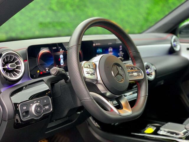Mercedes-Benz CLA-Klasse 1.4i AMG-Line Automaat || FULL OPTION