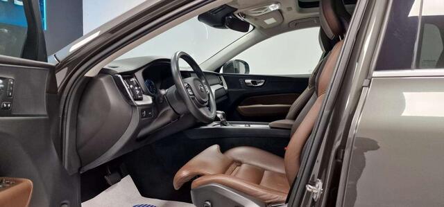 Volvo XC60 2.0 D4 Geartronic 4X4BOITE-AUTOLEDTOIT-PANO