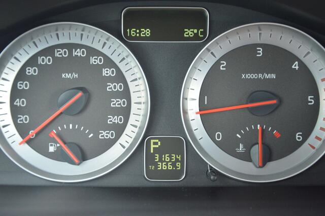 Volvo C70 2.0 D3 Momentum NEUF BOITE AUT NAV CUIR 31.634KM