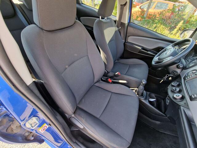 Toyota Yaris 1.5i Dual VVT-iE Lounge GARANTIE 12 MOIS/MAANDEN