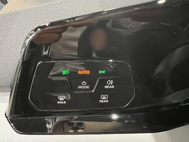 Volkswagen Golf NAVI-CARPLAY / 6200km