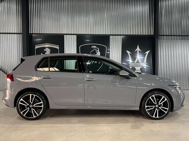 Volkswagen Golf NAVI-CARPLAY / 6200km
