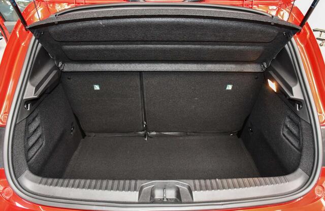 Renault Clio 1.0 TCe Intens - NAVI / CAMERA / SMARTLINK / PDC