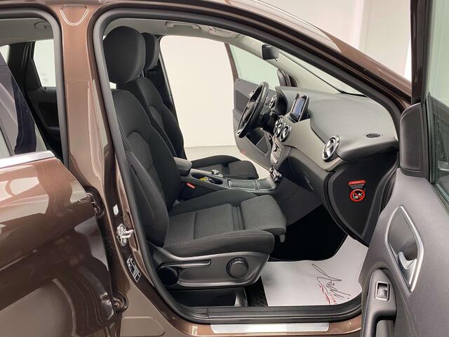Mercedes-Benz CLA-Klasse dGARANTIE 12 MOISGPSXENONCAMERA ARAIRCO