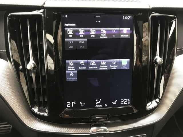 Volvo XC60 II D4 AWD R-DESIGN / FULL OPTIONS
