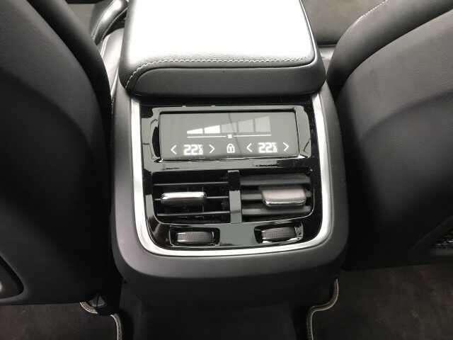 Volvo XC60 II D4 AWD R-DESIGN / FULL OPTIONS