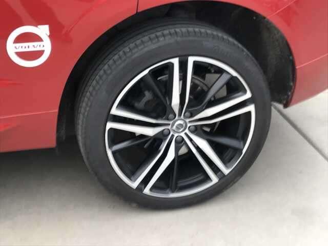 Volvo XC60 II D4 AWD R-DESIGN / FULL OPTIONS