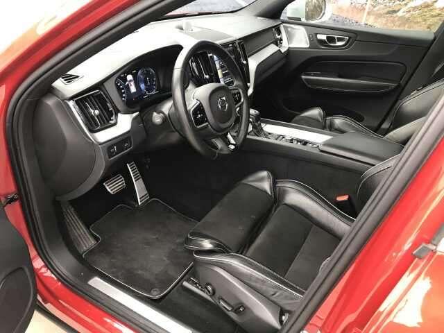Volvo XC60 II D4 AWD R-DESIGN / FULL OPTIONS