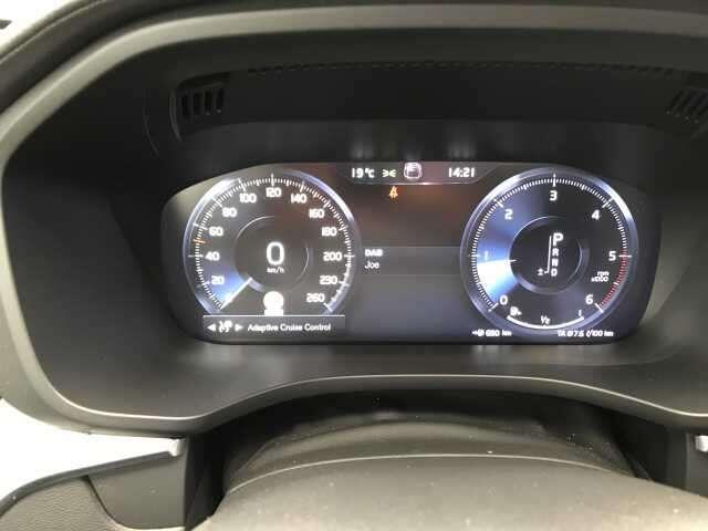 Volvo XC60 II D4 AWD R-DESIGN / FULL OPTIONS