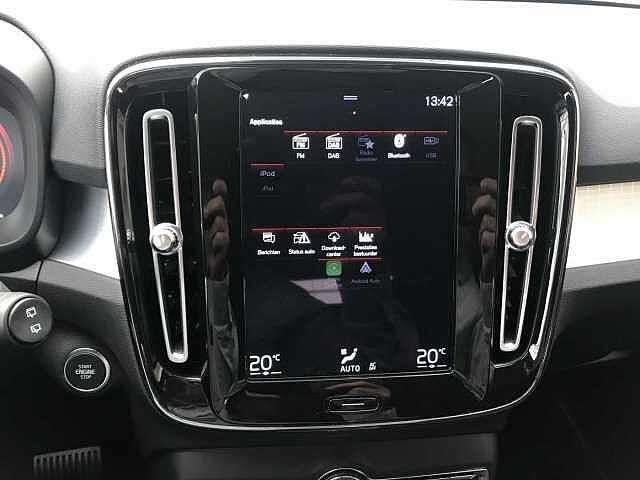 Volvo XC40 B4 AWD MILD HYBRID MOMENTUM PRO