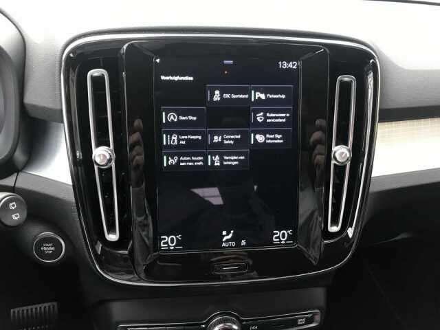 Volvo XC40 B4 AWD MILD HYBRID MOMENTUM PRO