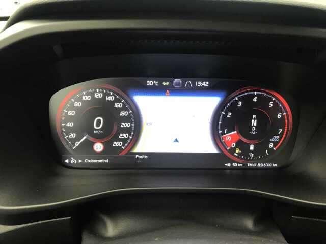 Volvo XC40 B4 AWD MILD HYBRID MOMENTUM PRO