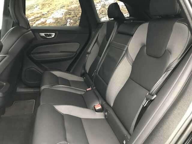 Volvo XC60 B4 R-DESIGN + ACC + WINTER + ...