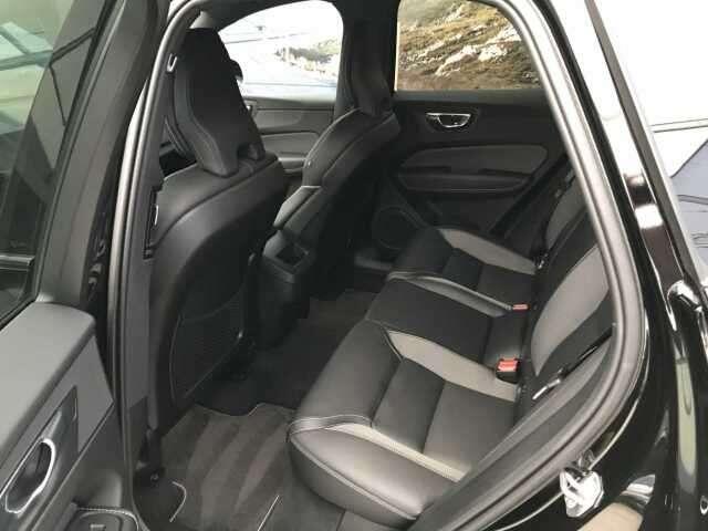 Volvo XC60 B4 R-DESIGN + ACC + WINTER + ...